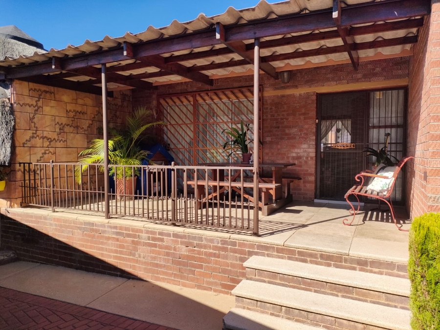 4 Bedroom Property for Sale in Monument Heights Northern Cape